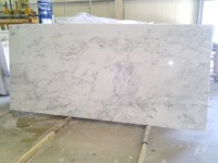 Kök med bänkskiva med finaste Carrara C marmor