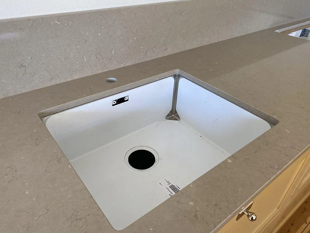 Projekt Silestone Coral Clay - Skarpnäck.