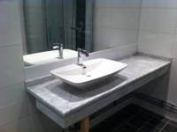 Hur praktiskt blir det med marmor i badrummet