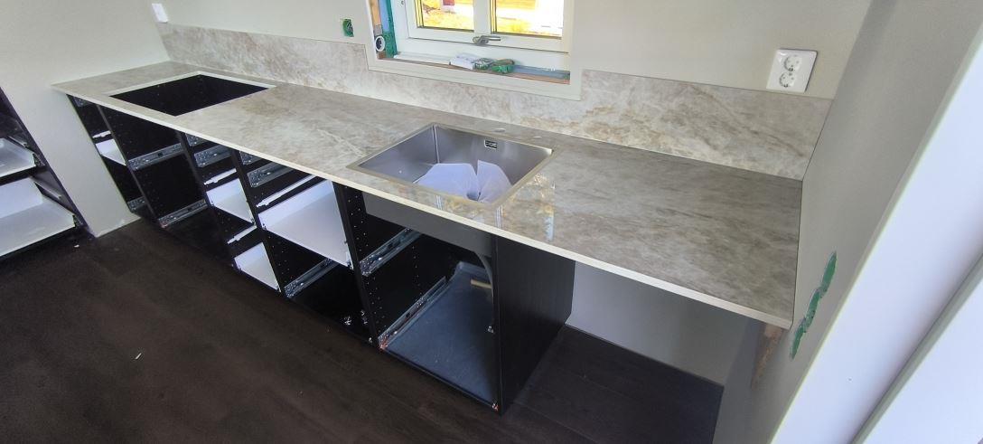 Dekton Taga - Köping - montering  2025-05-16