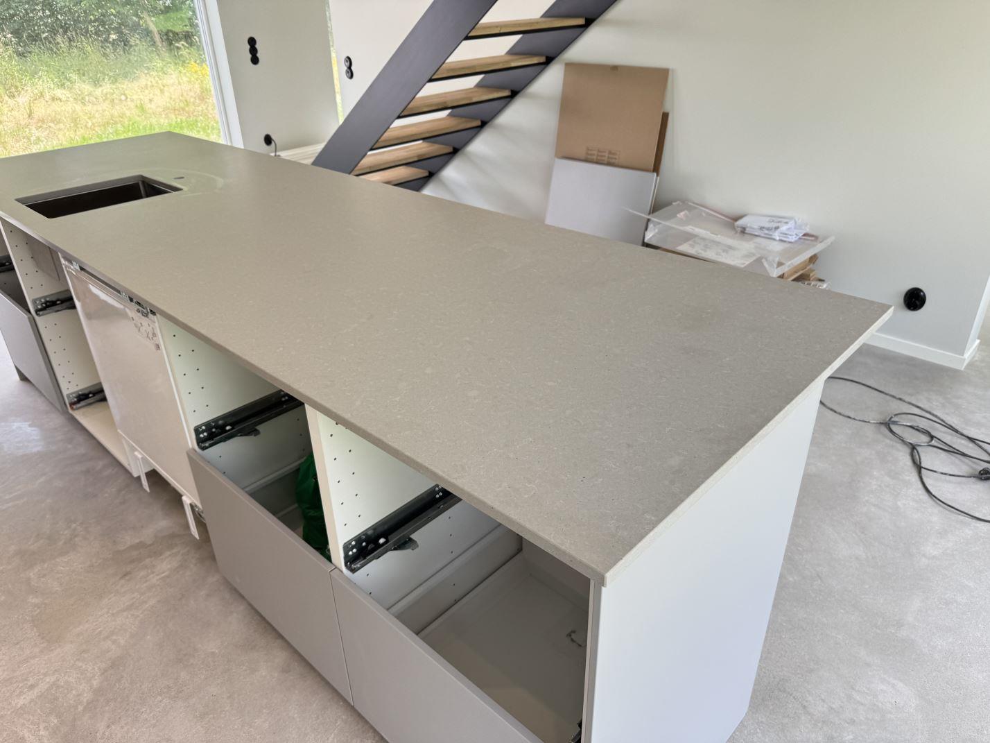 Technistone Noble Concrete Grey - LISTERBY - montering  2025-07-04