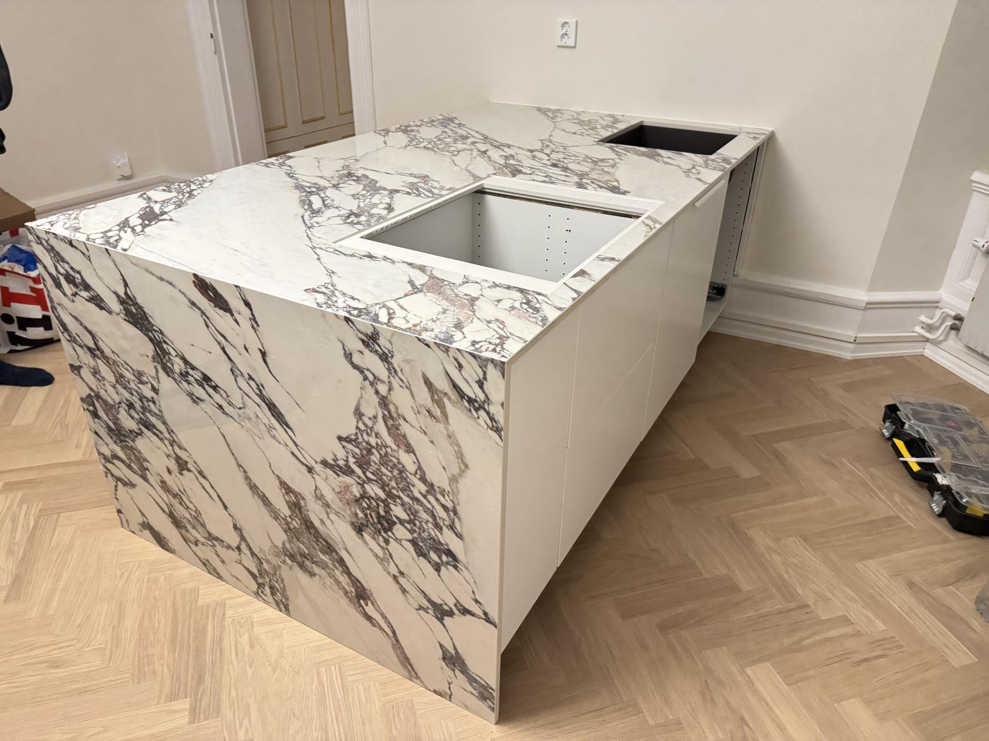 Nuovo Corso Arabescato Viola - Helsingborg - montering  2025-12-21