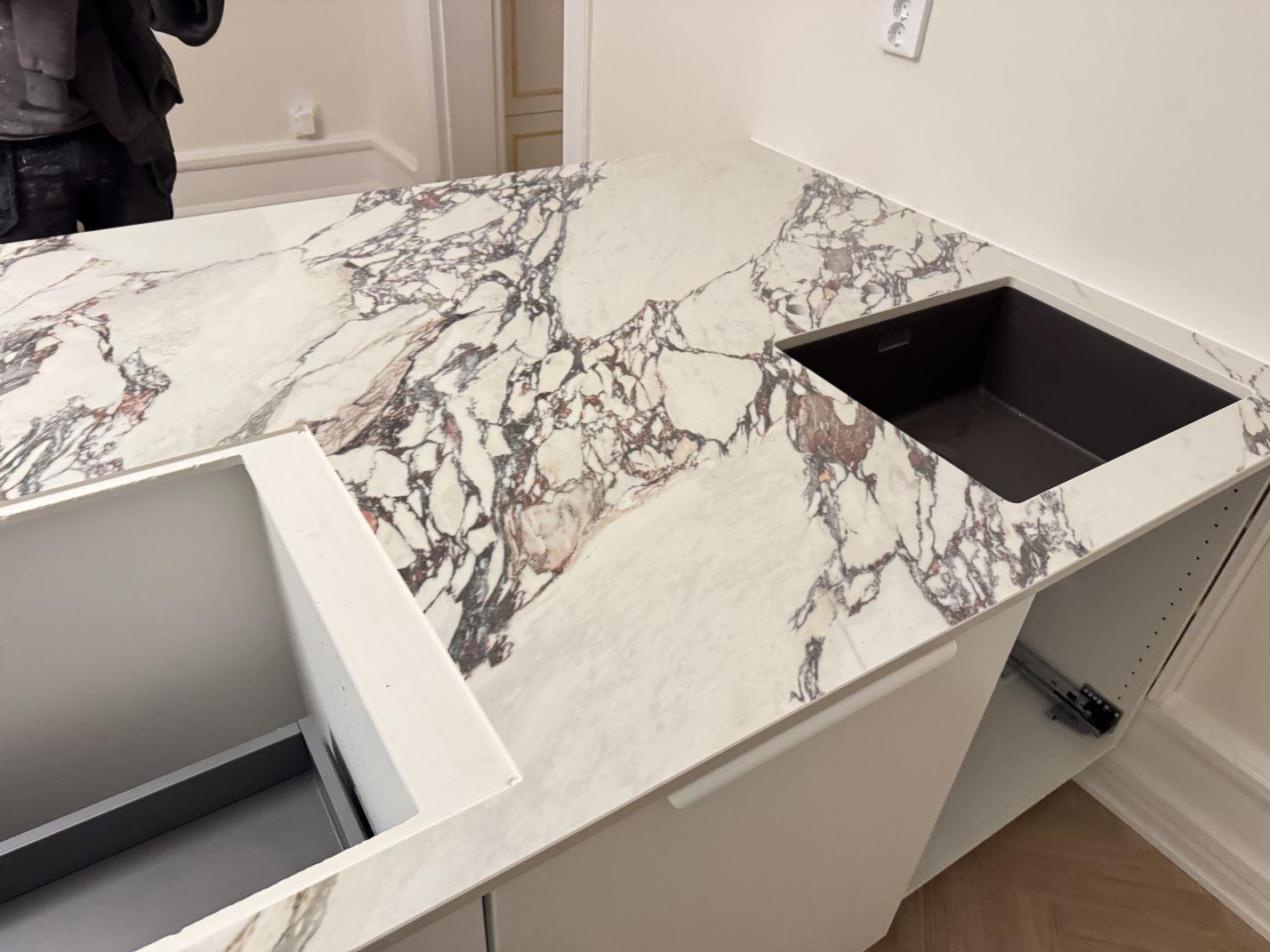 Nuovo Corso Arabescato Viola - Helsingborg - montering  2025-12-21