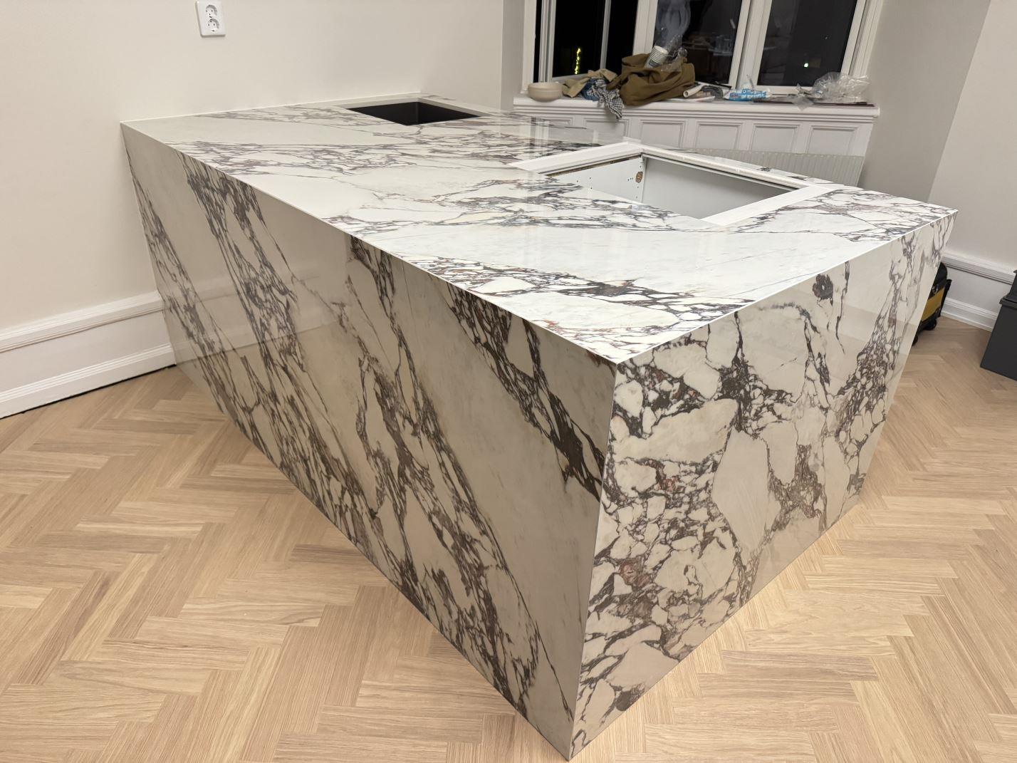 Nuovo Corso Arabescato Viola - Helsingborg - montering  2025-12-21