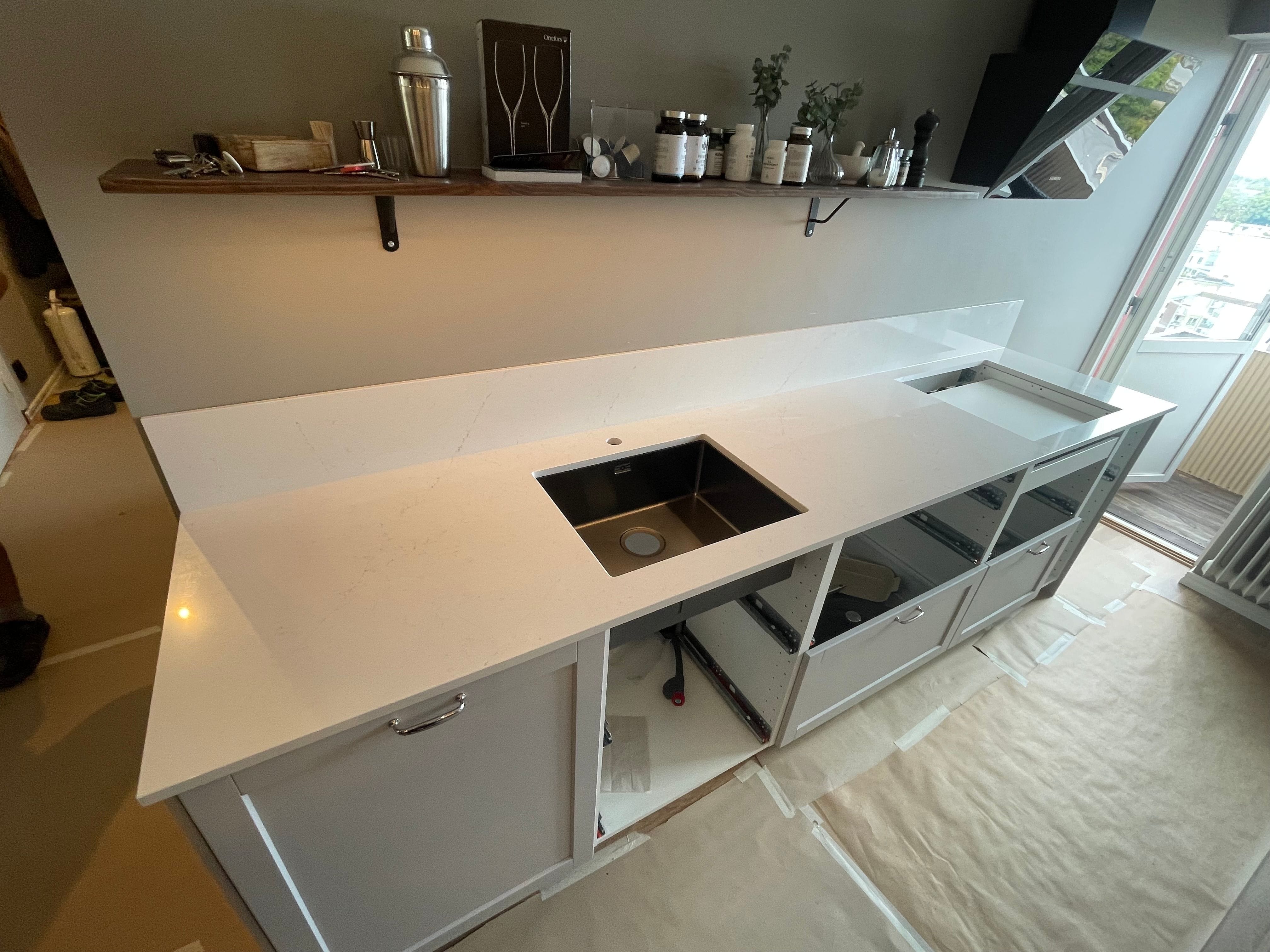 Köksbänkskiva i Nacka med Silestone Persian White