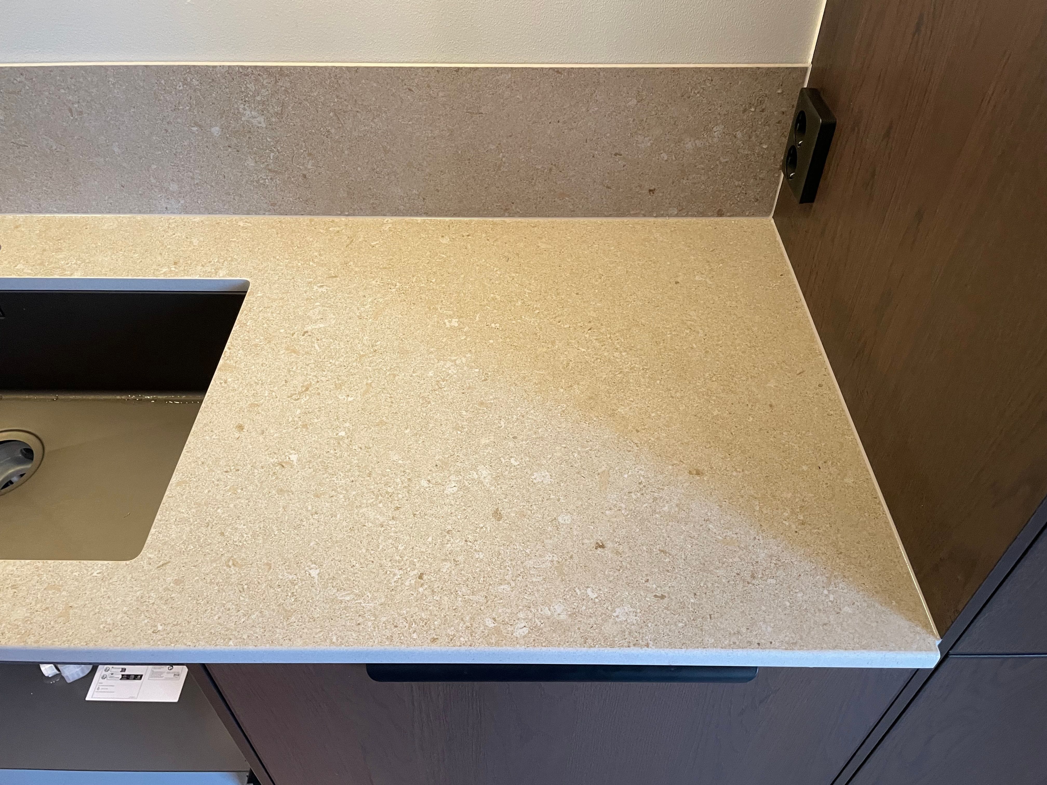 Köksbänkskiva i Dekton Avorio – Stockholm
