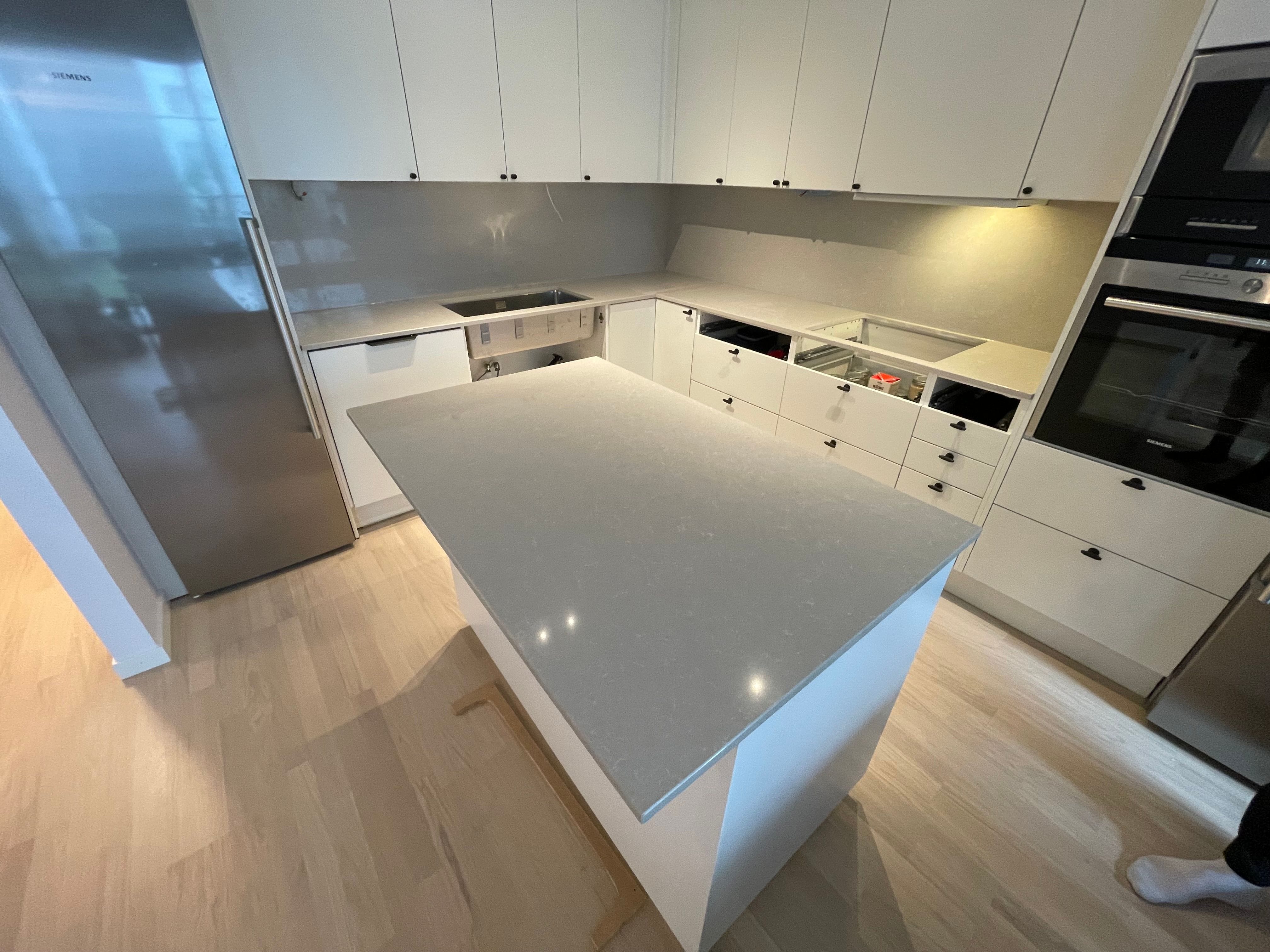 Köksbänkskiva i Stockholm – Technistone Noble Ivory White