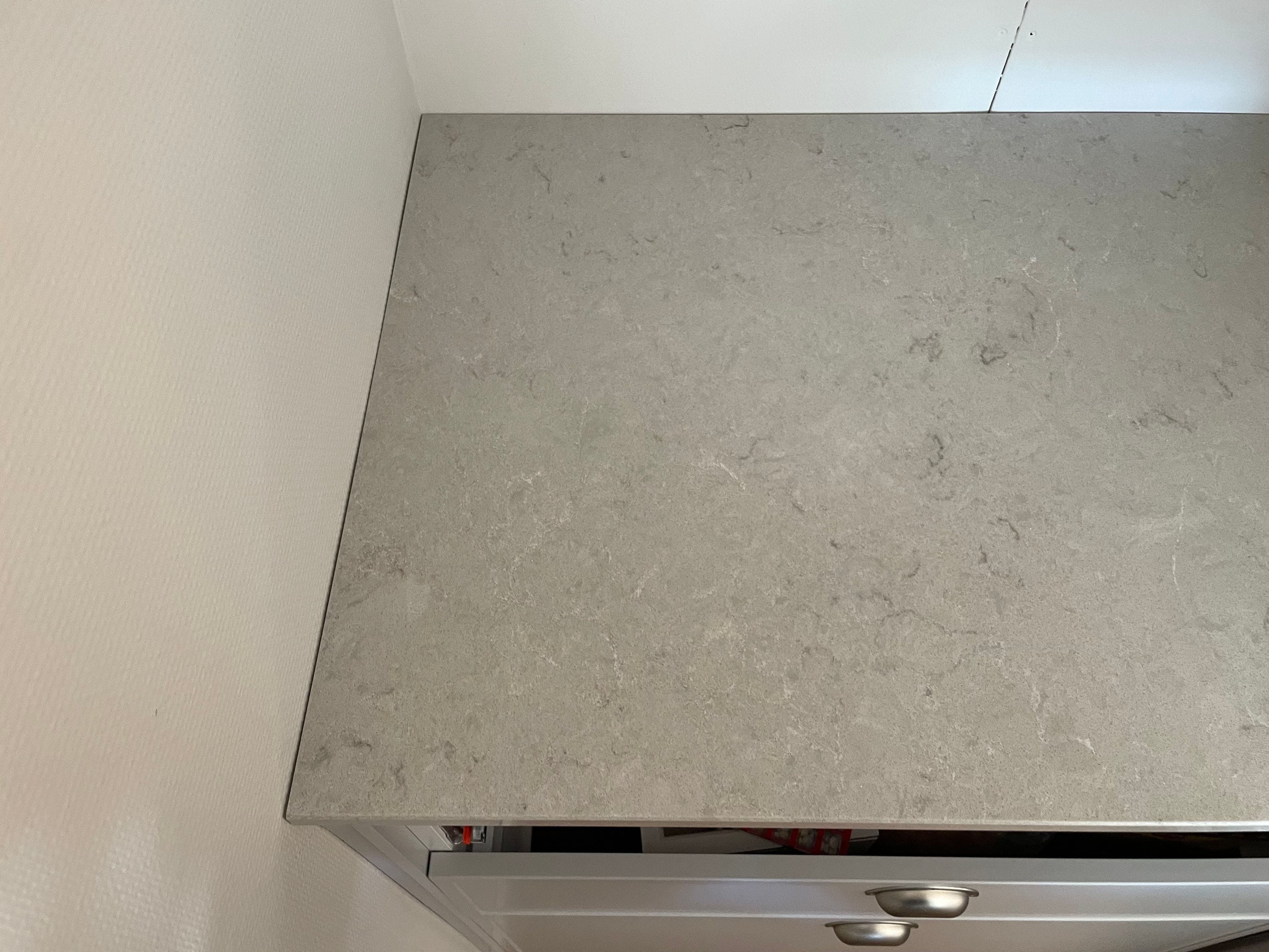 Köksbänkskiva i Stockholm – Caesarstone Bianco Drift