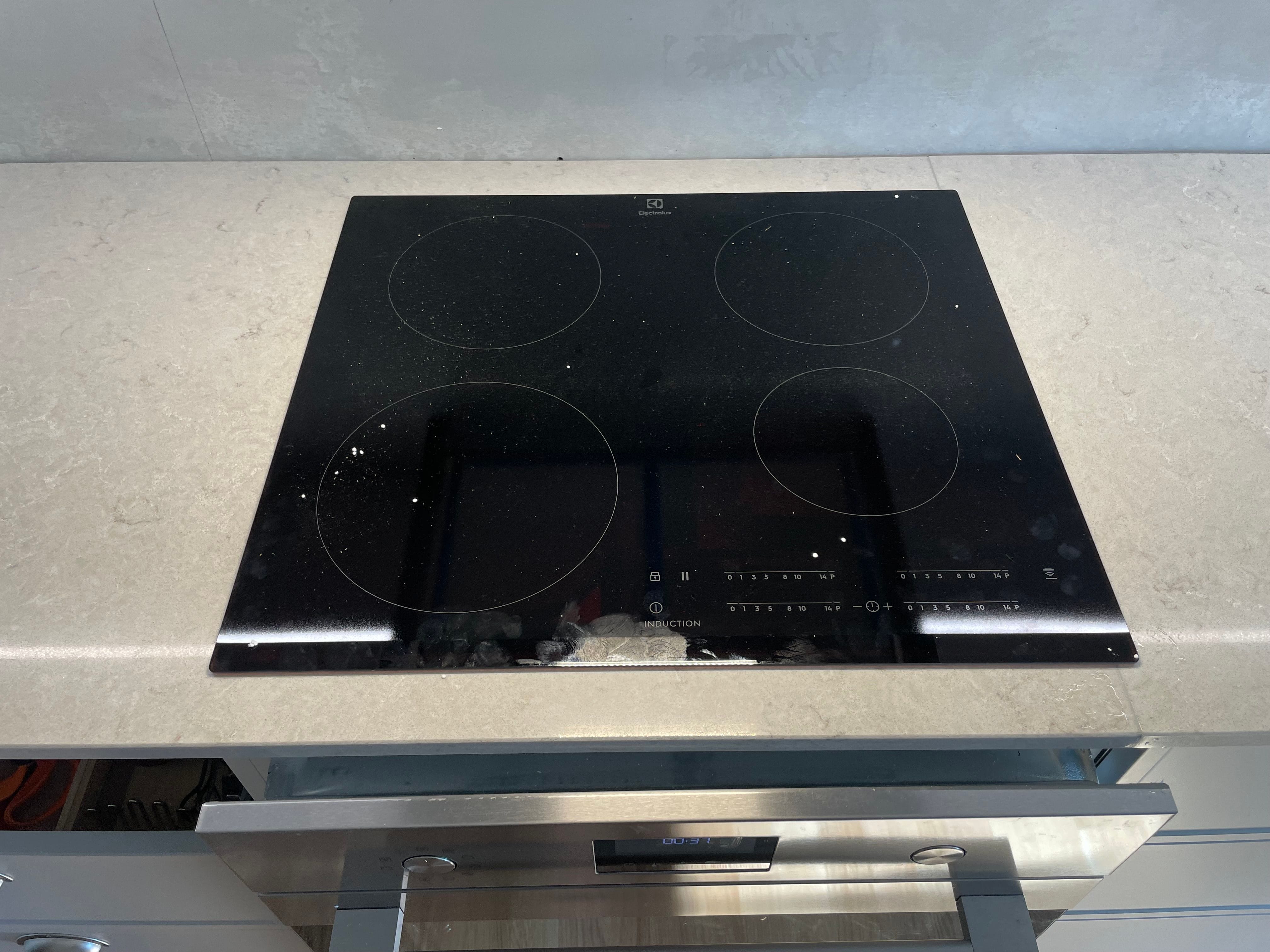 Köksbänkskiva i Stockholm – Caesarstone Bianco Drift