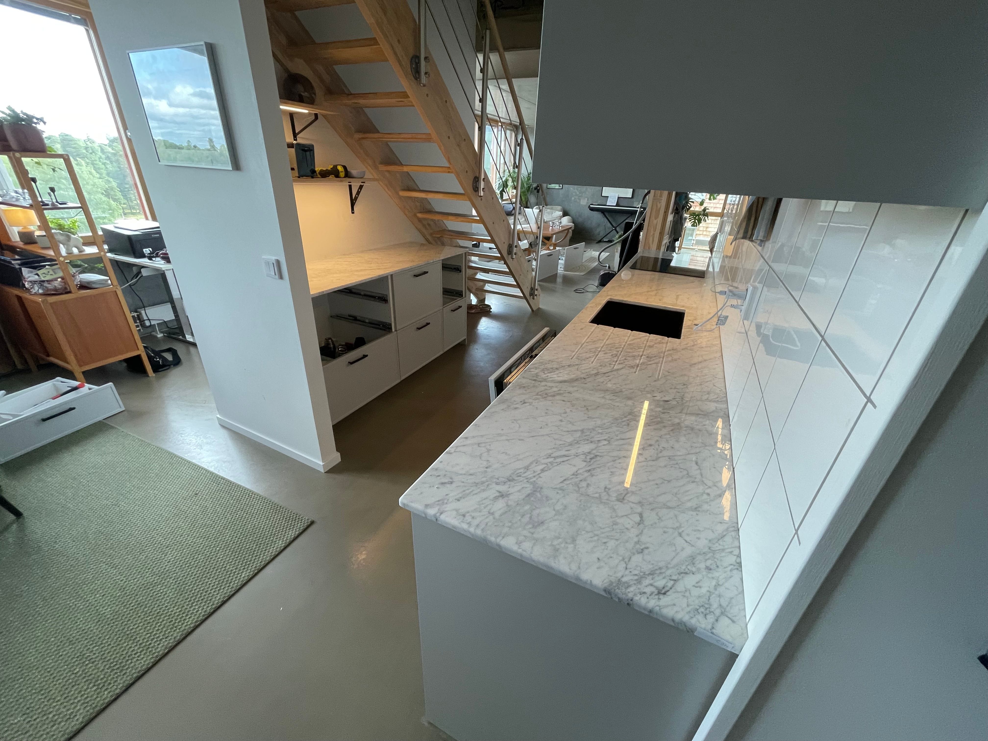 Carrara C köksbänkskiva i Uppsala