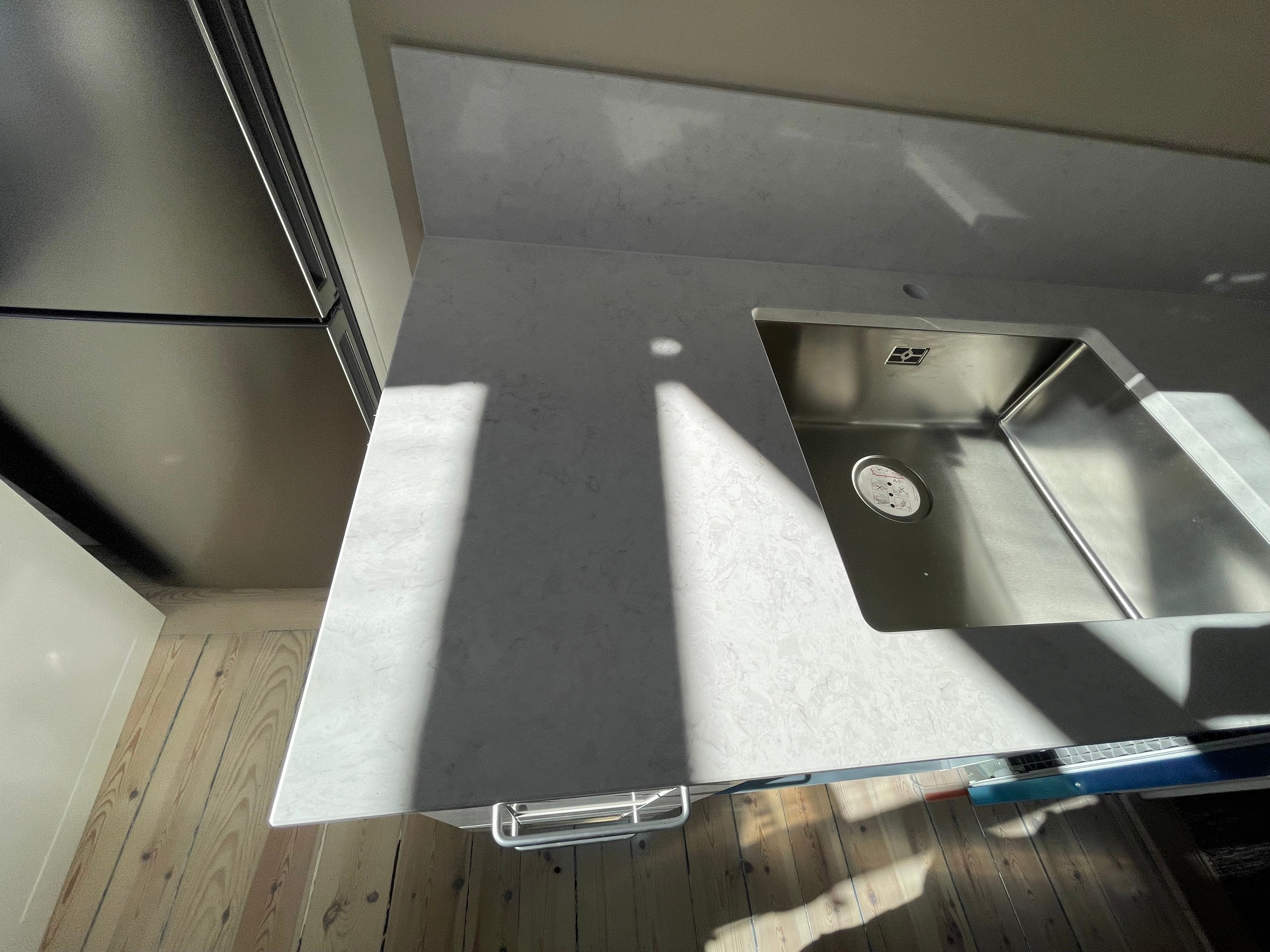 Silestone Snowy Ibiza köksbänkskiva i Stockholm