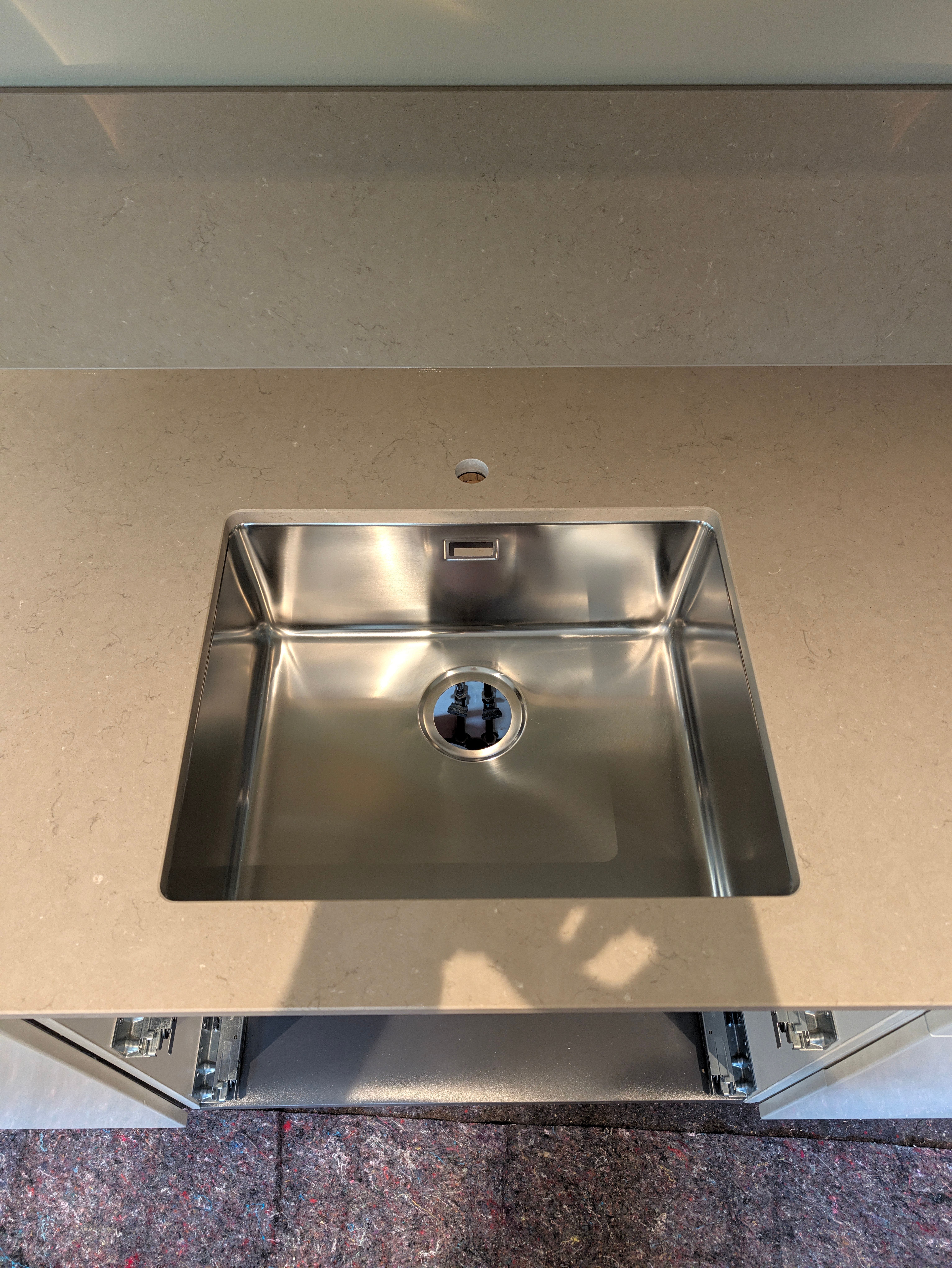 Köksbänkskiva i Silestone Coral Clay, Hålta
