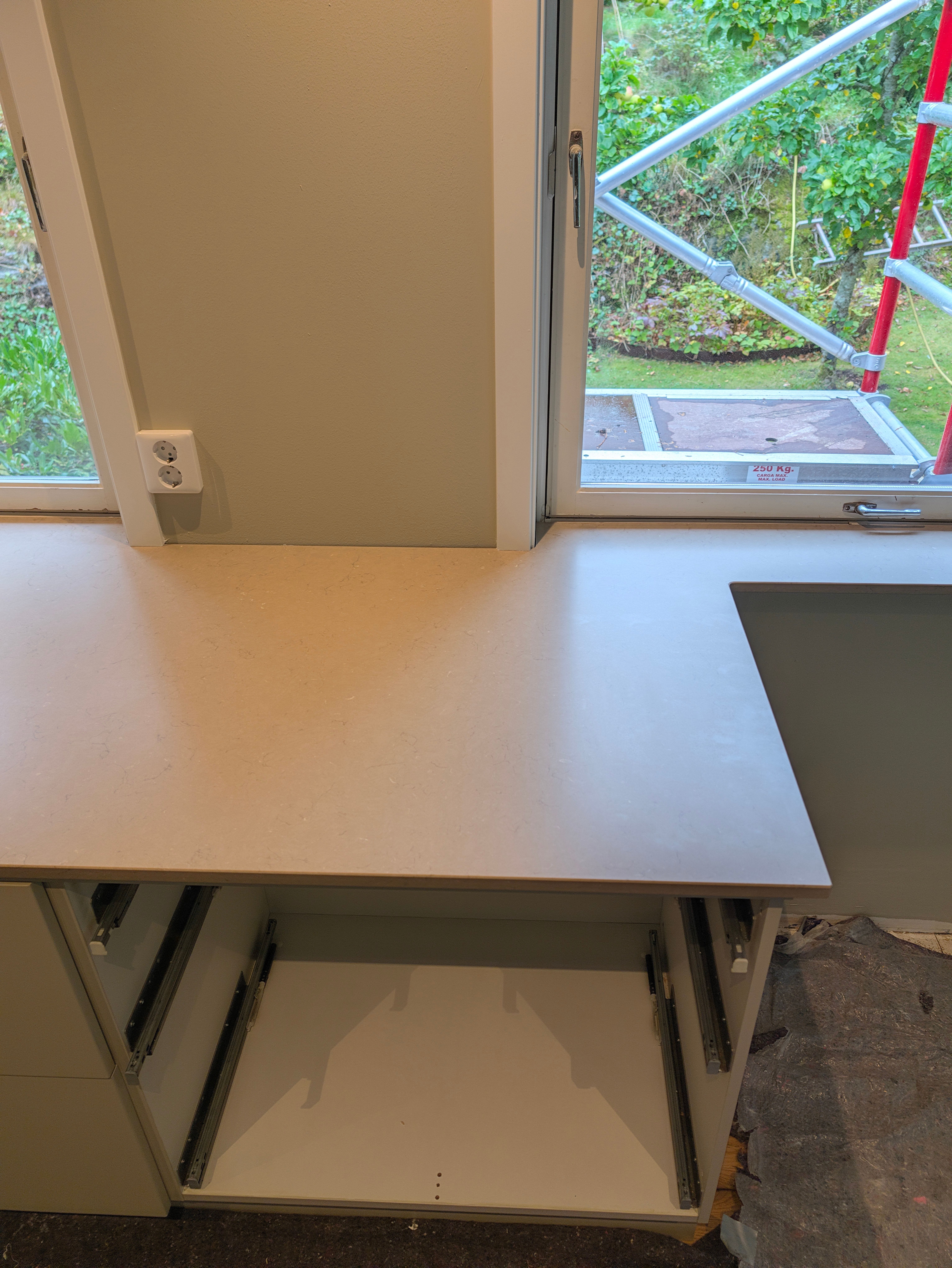 Köksbänkskiva i Silestone Coral Clay, Hålta