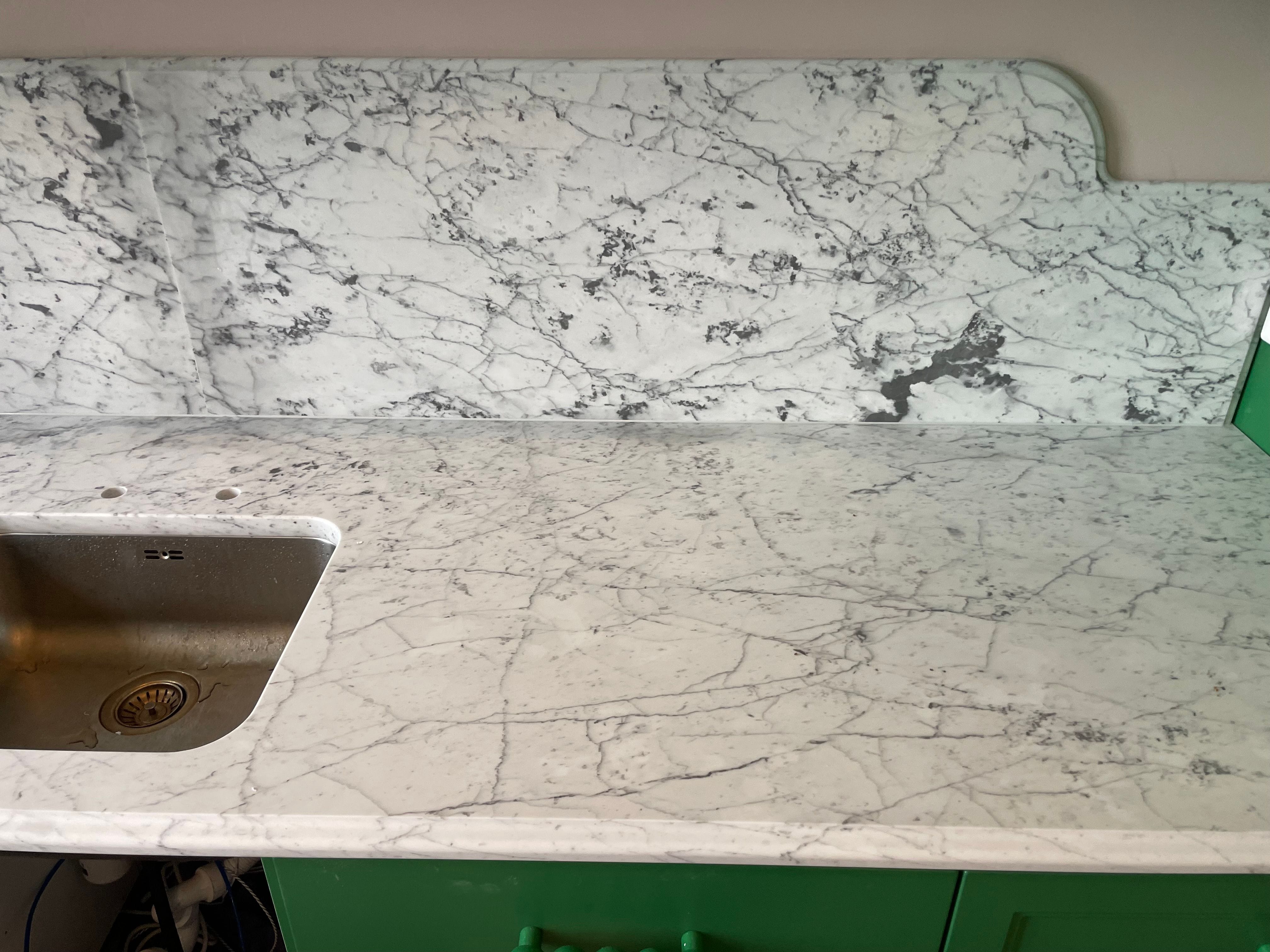 Carrara C köksbänkskiva i Solna