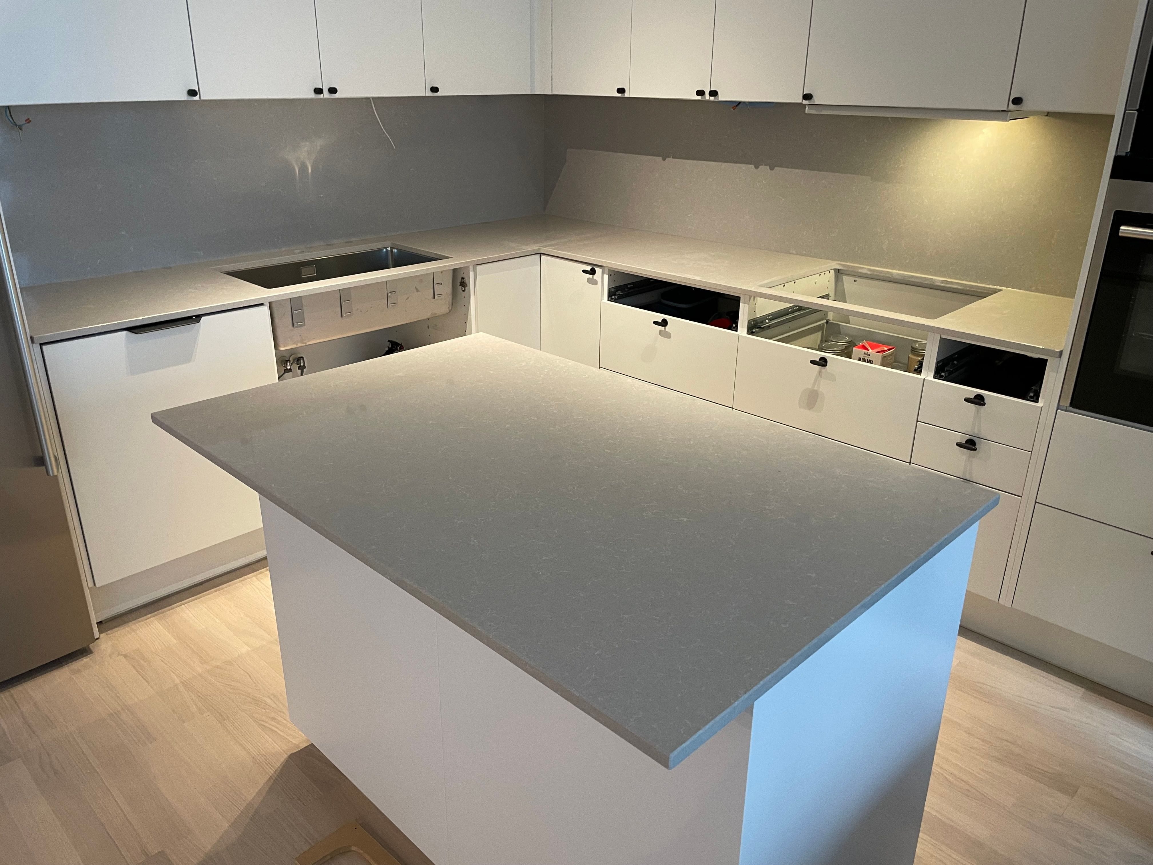 Köksbänkskiva i Stockholm – Technistone Noble Ivory White