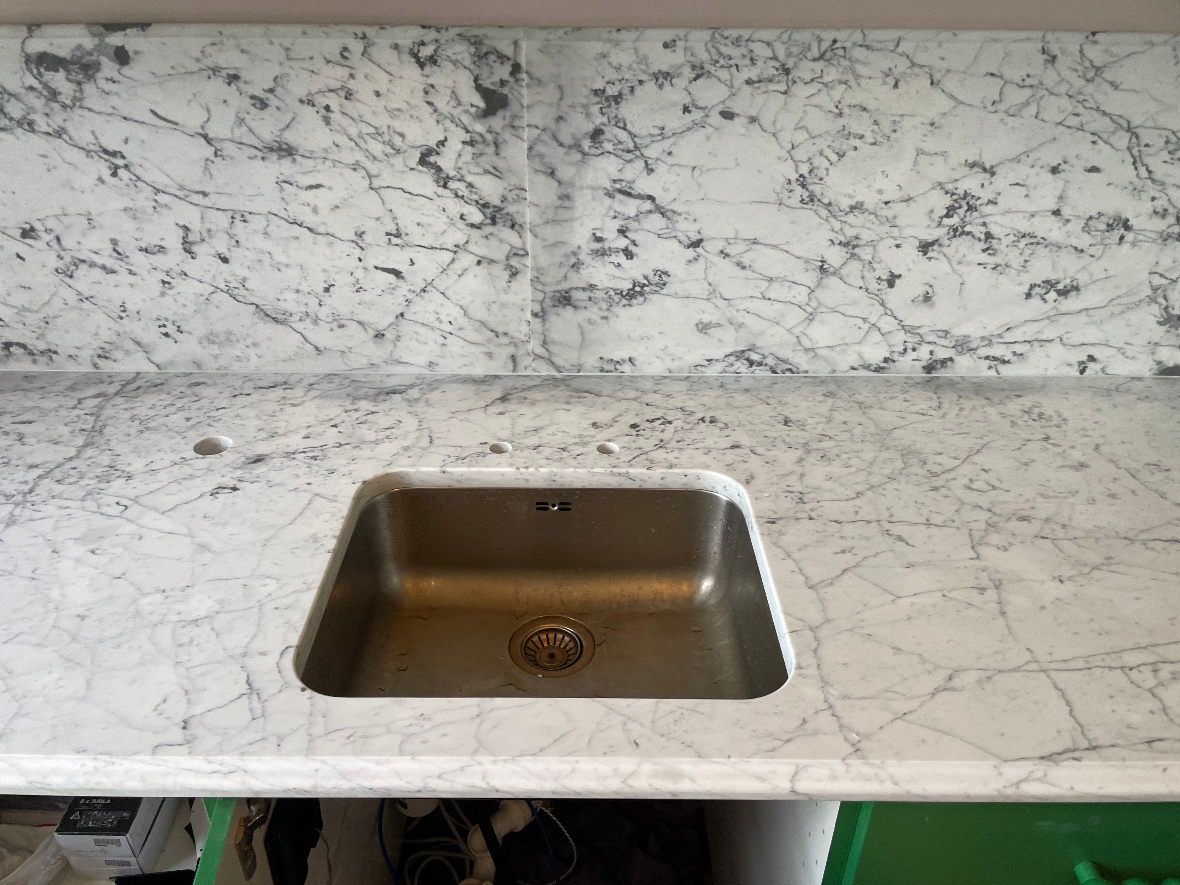 Carrara C köksbänkskiva i Solna
