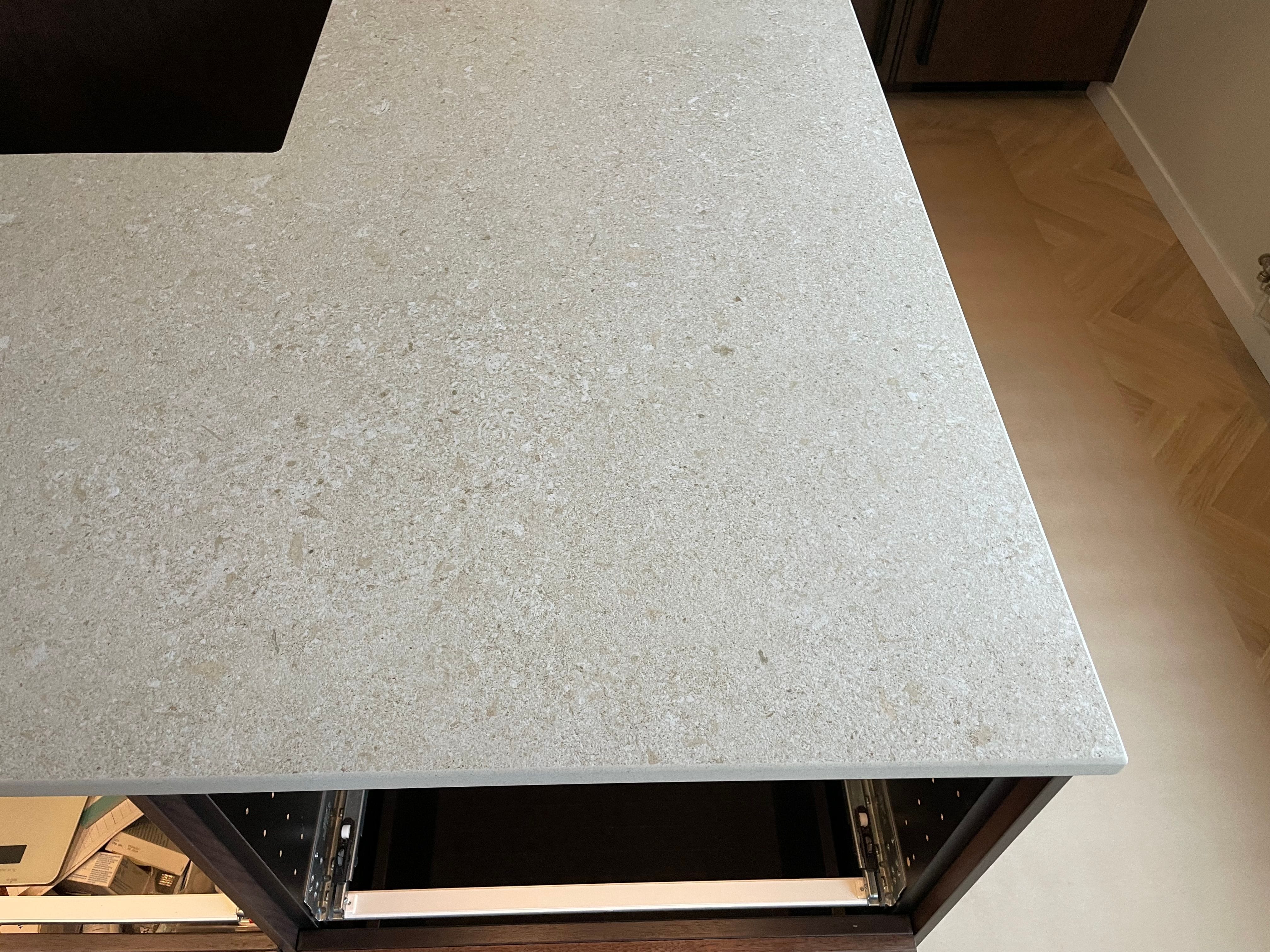 Köksbänkskiva i Dekton Avorio – Stockholm