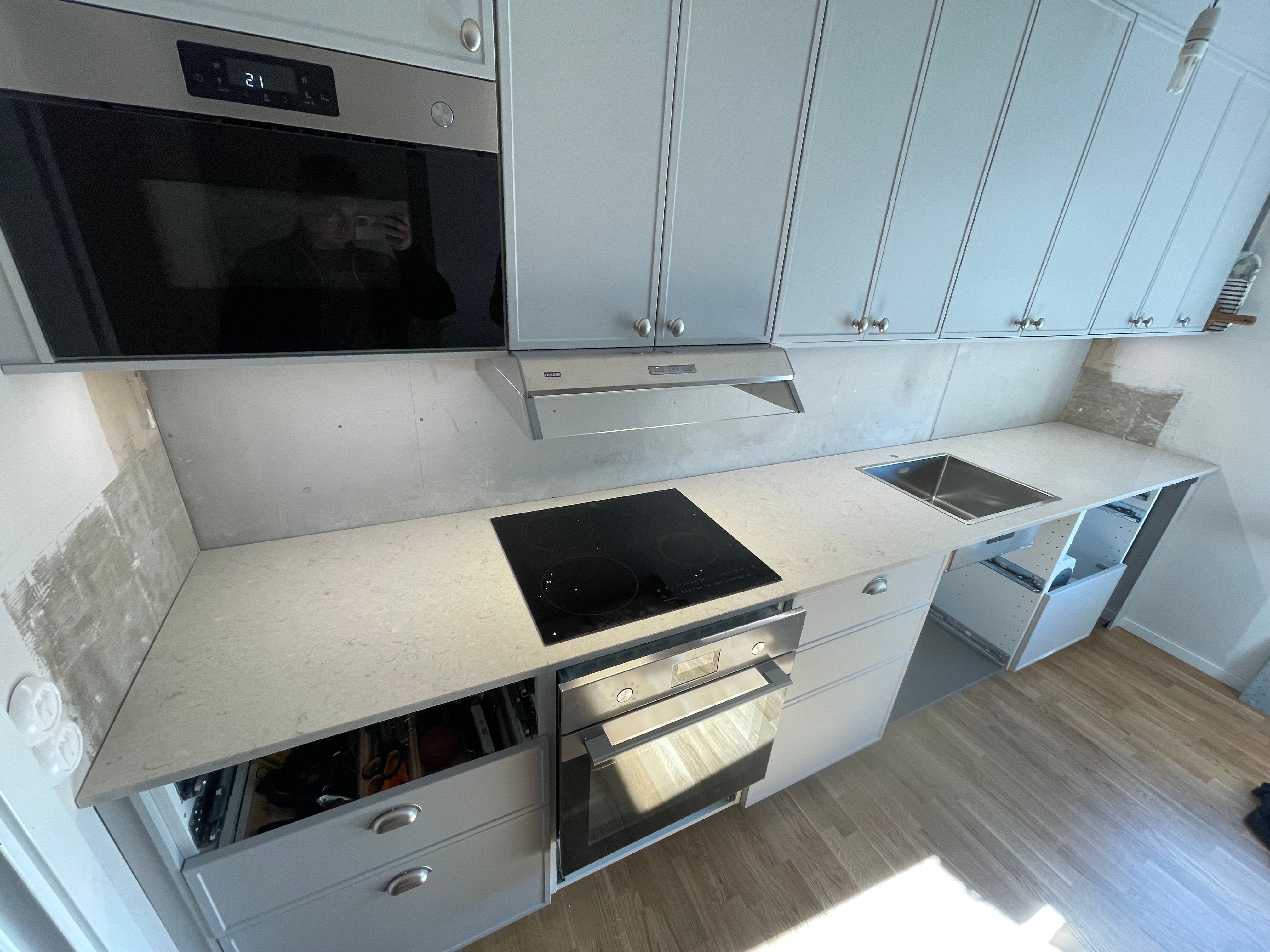 Köksbänkskiva i Stockholm – Caesarstone Bianco Drift