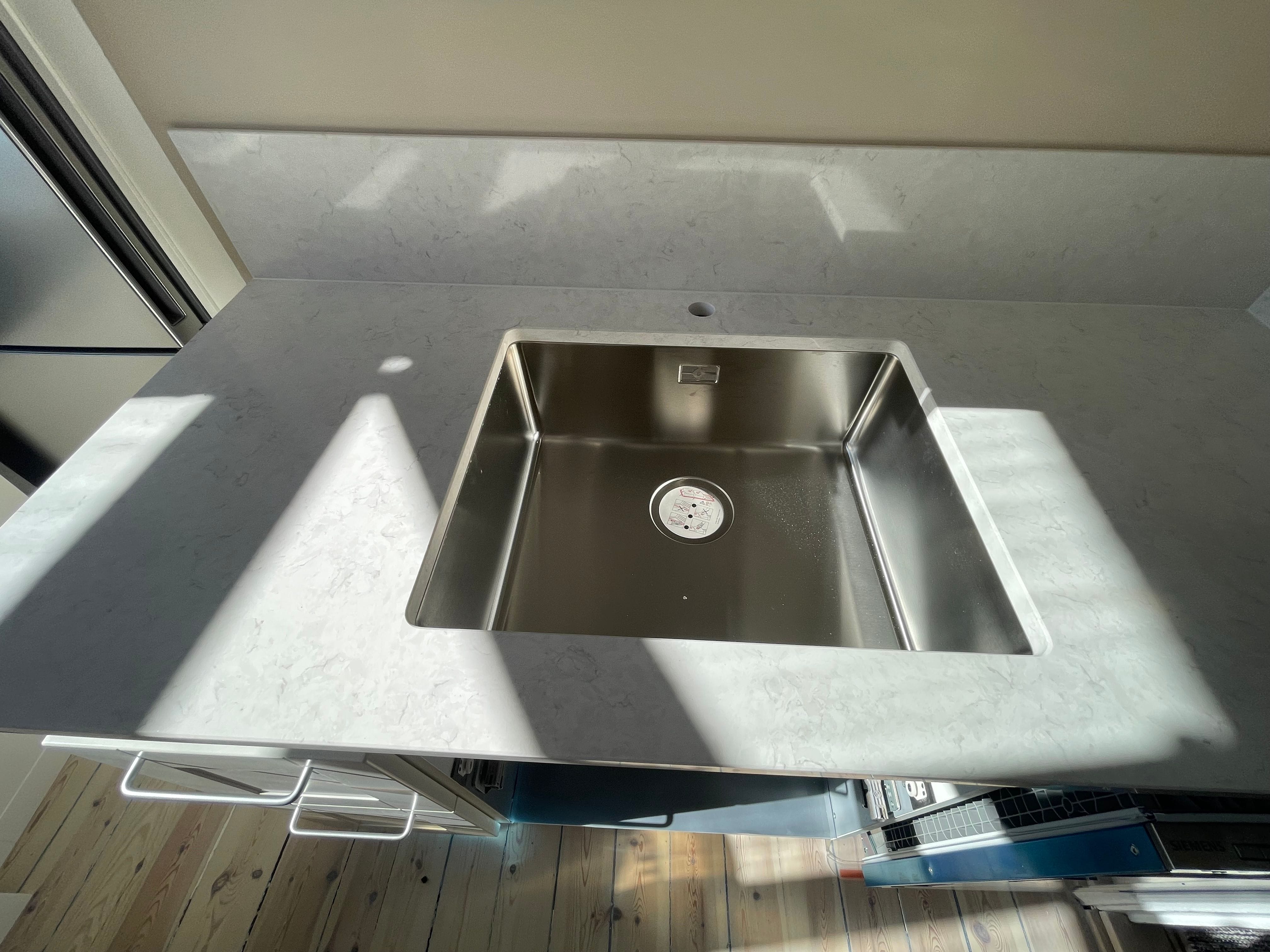Silestone Snowy Ibiza köksbänkskiva i Stockholm