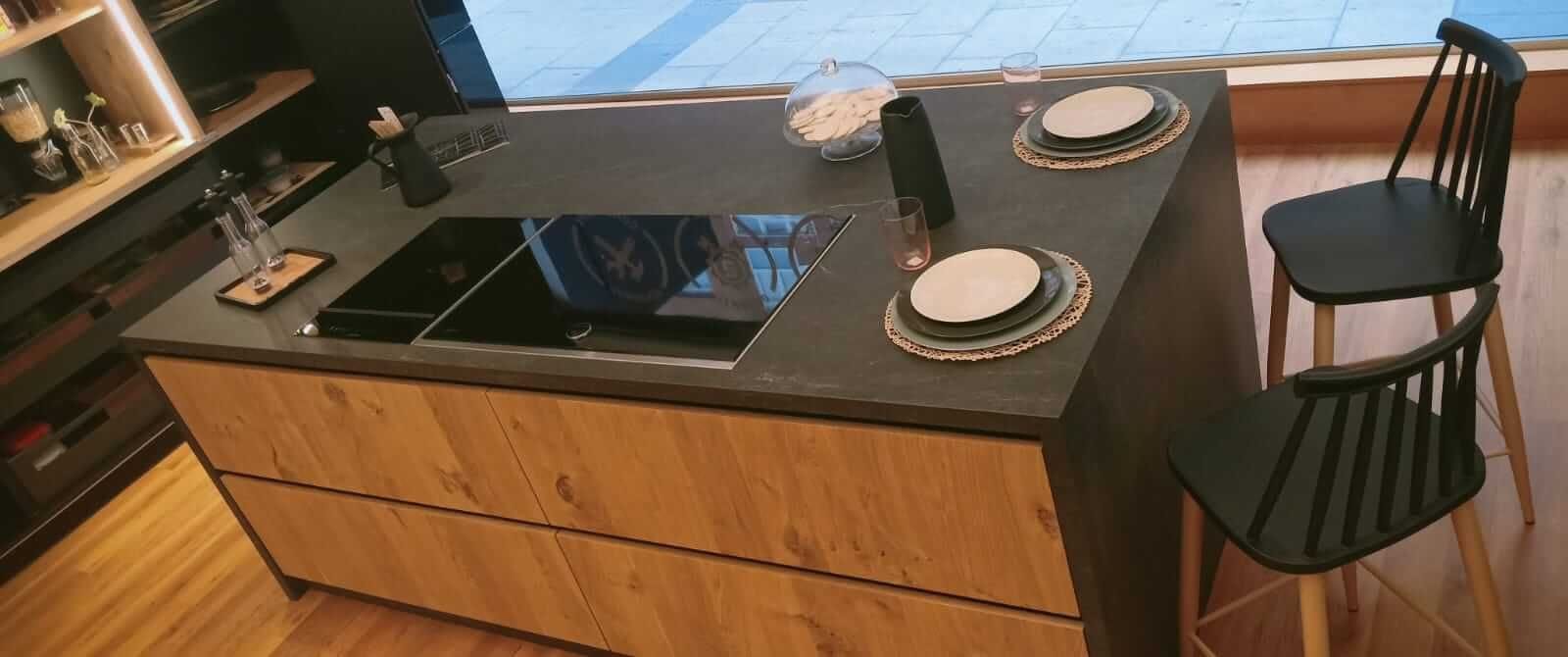 Dekton Laos