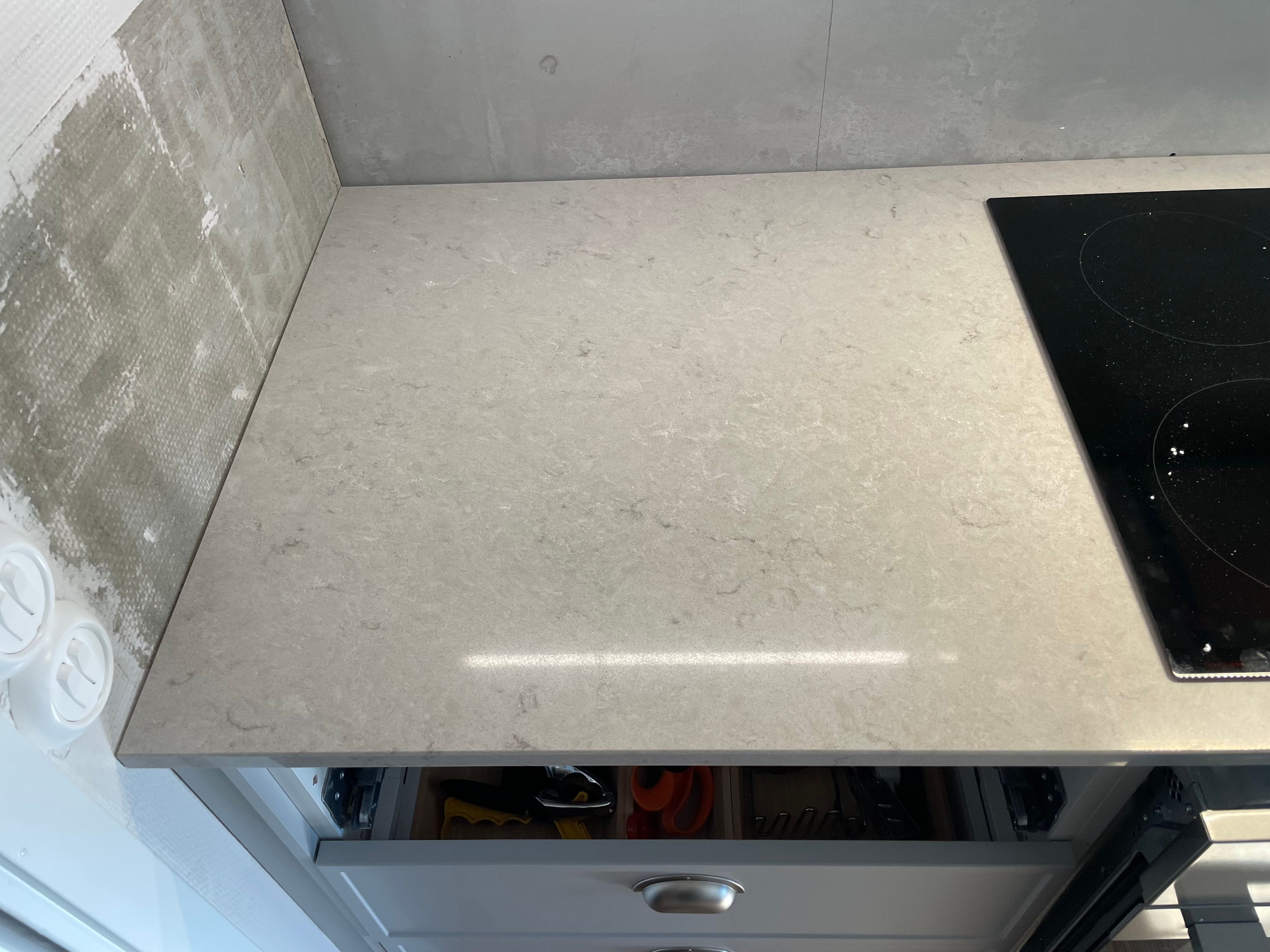 Köksbänkskiva i Stockholm – Caesarstone Bianco Drift