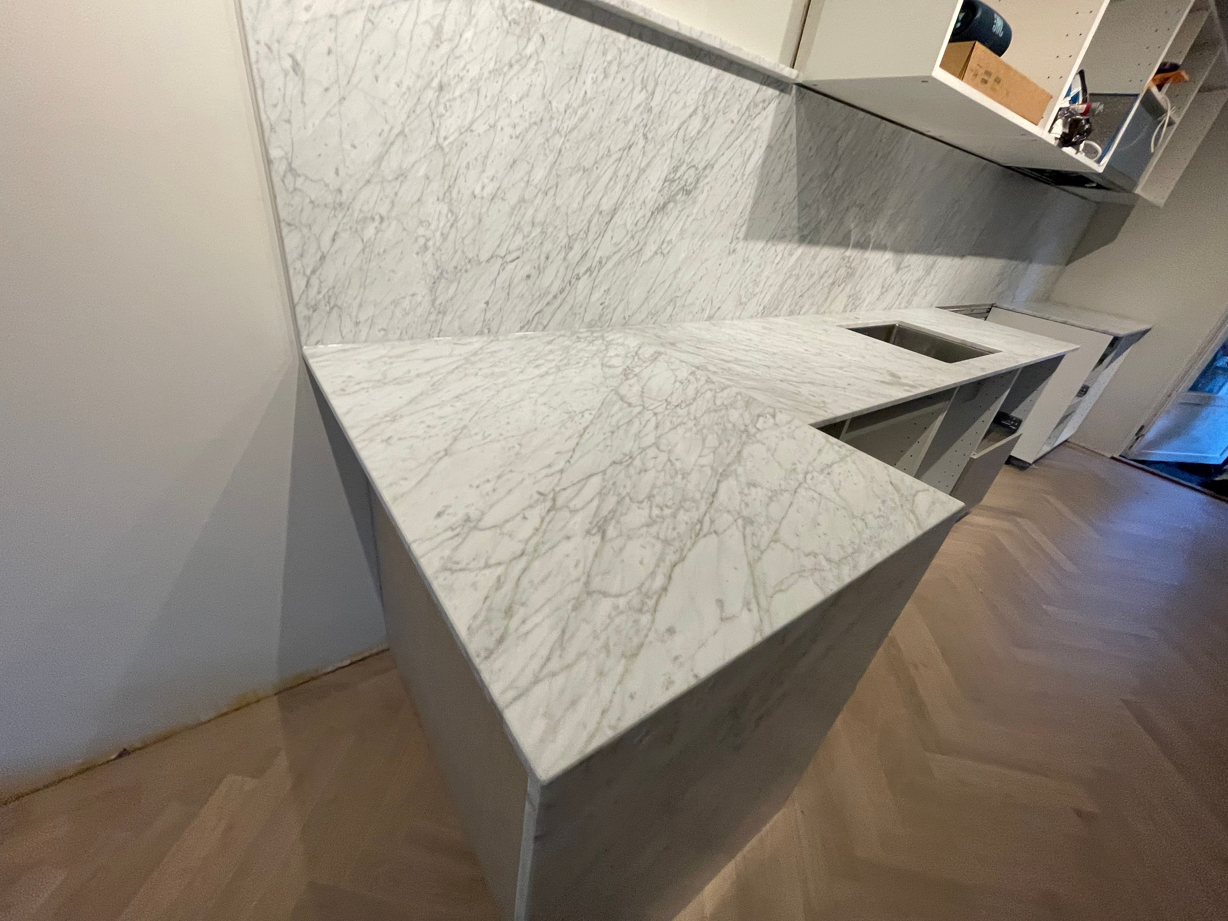 Carrara C köksbänkskiva i Lidingö