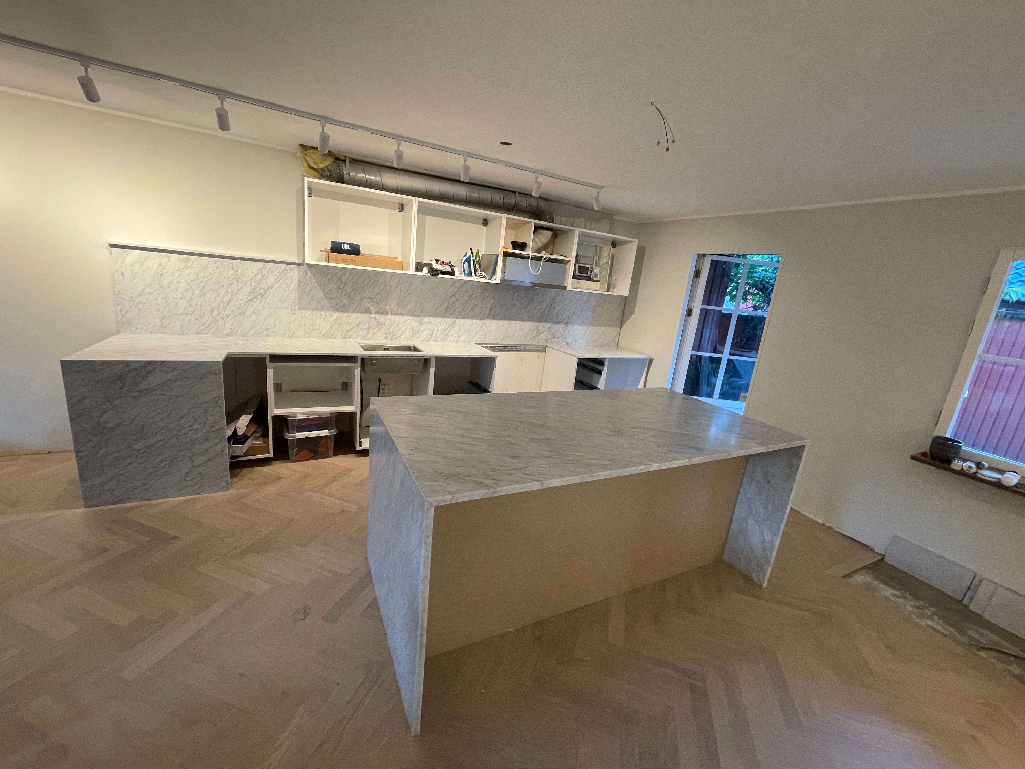 Carrara C köksbänkskiva i Lidingö