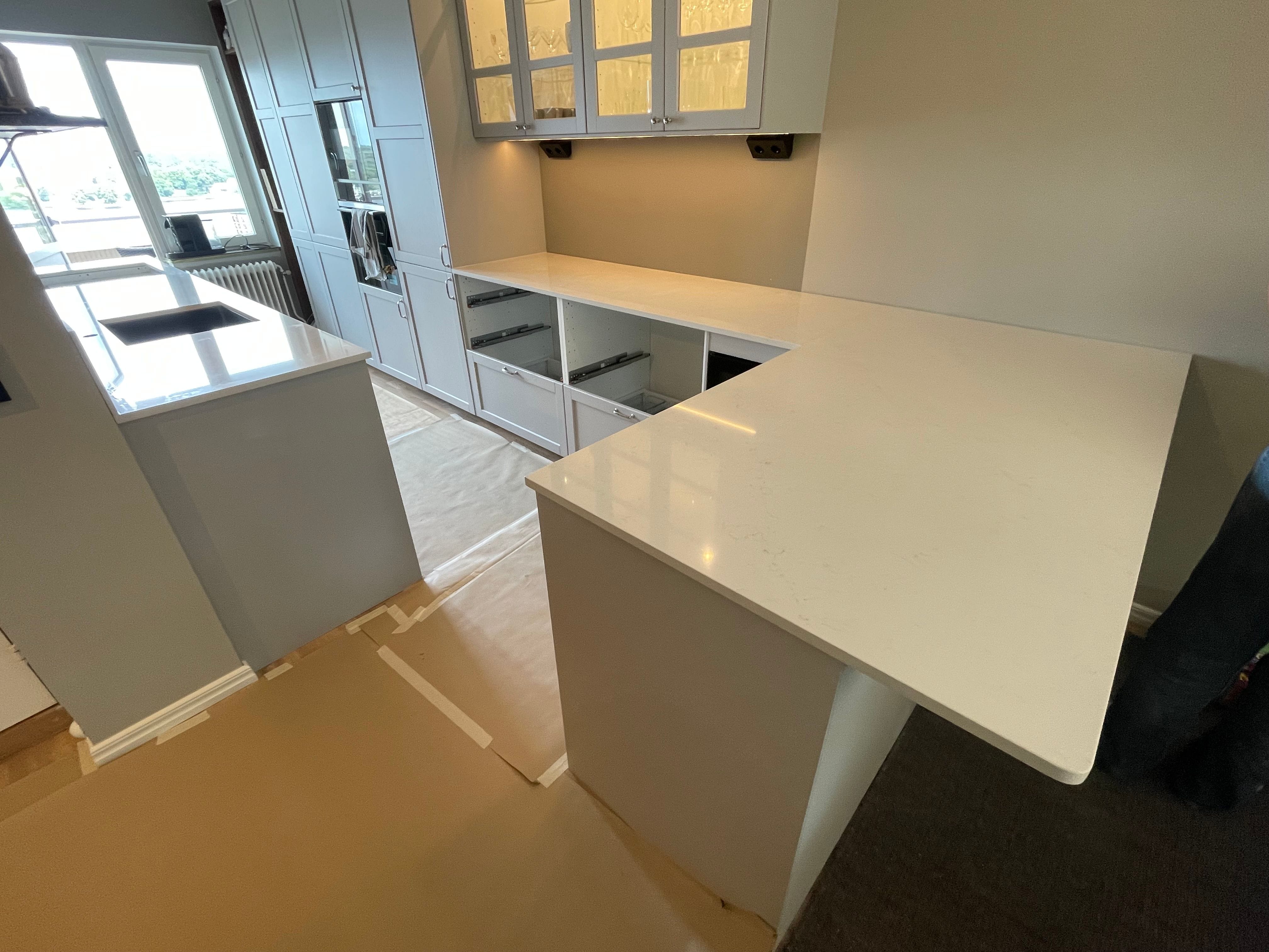Köksbänkskiva i Nacka med Silestone Persian White