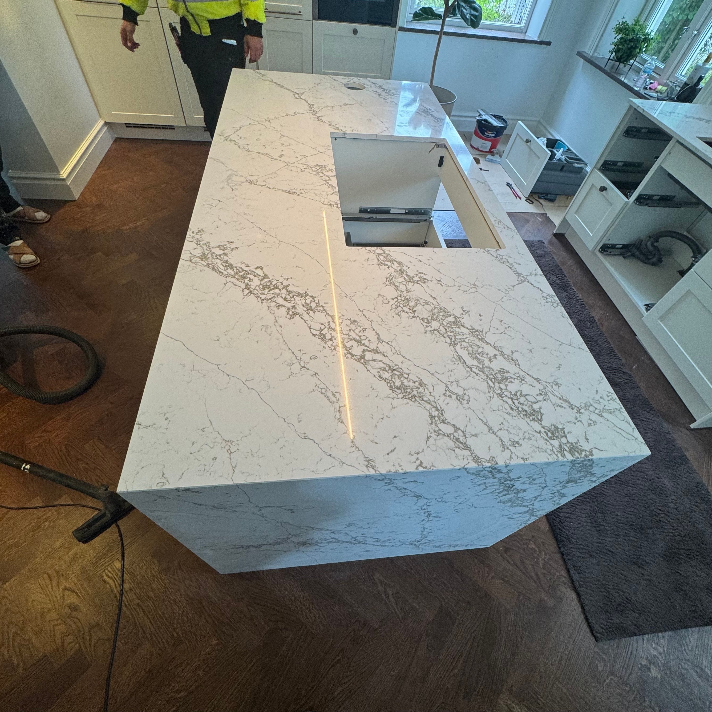 Köksbänkskiva i Limhamn: Technistone Verde Peak
